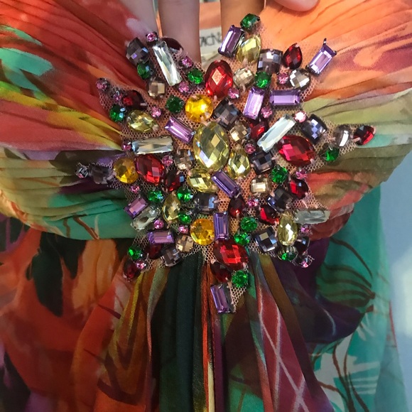 Formal dress - Picture 3 of 8